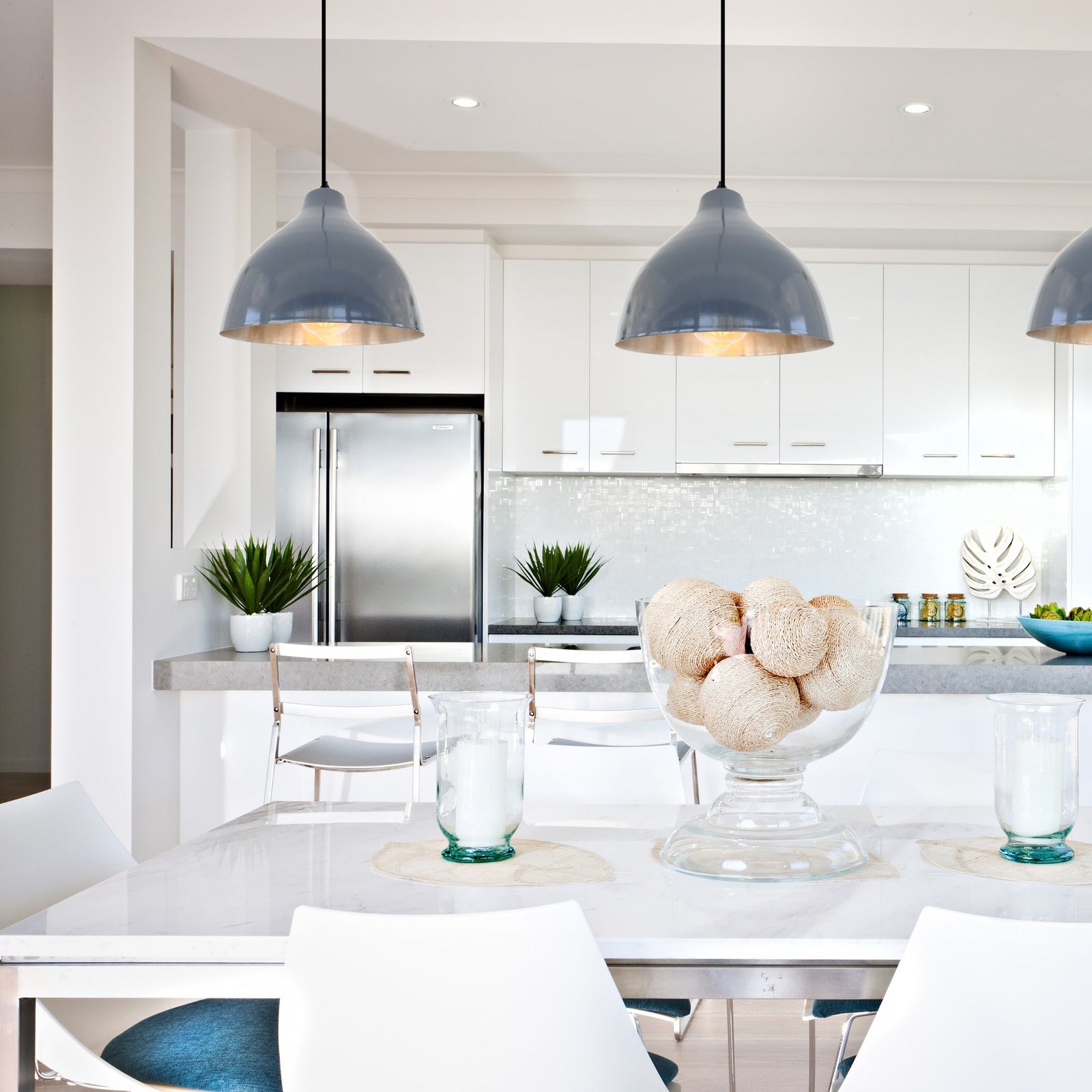 What Is the Proper Height For a Dining Room Light?