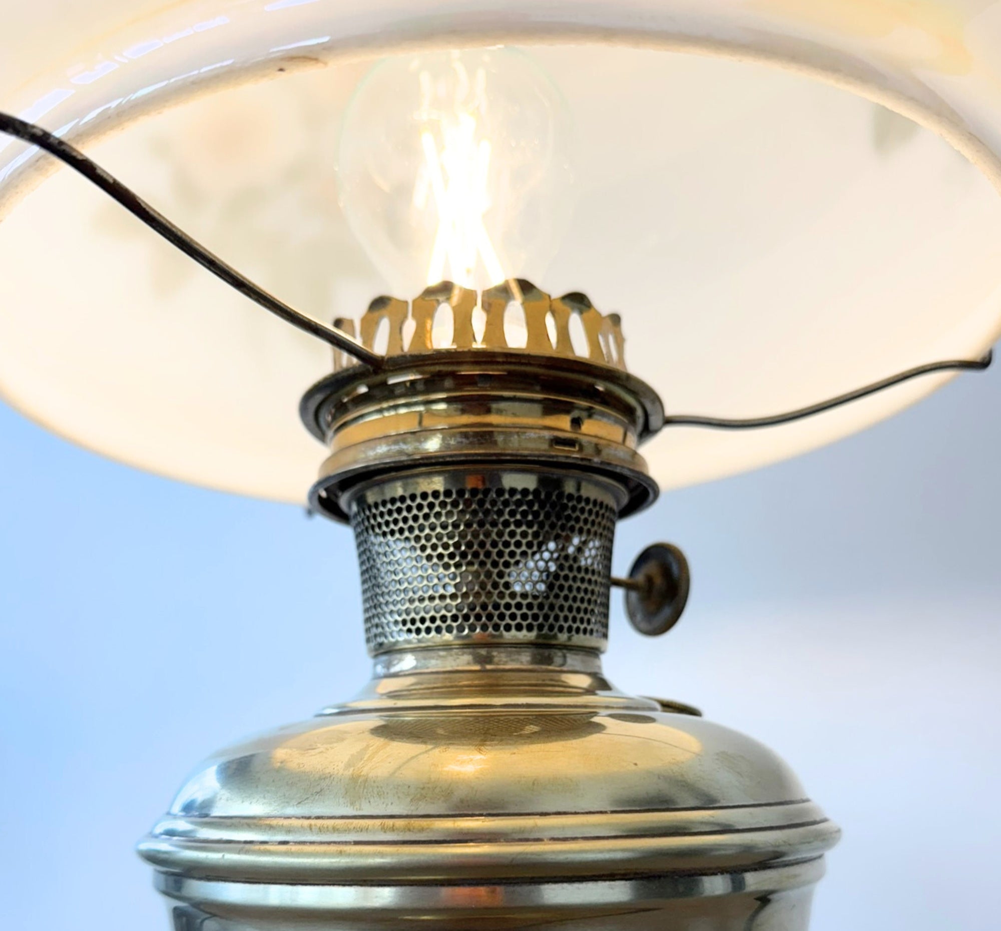 すぐ使えます　antique milk glass lamp アンティーク Aladdin 