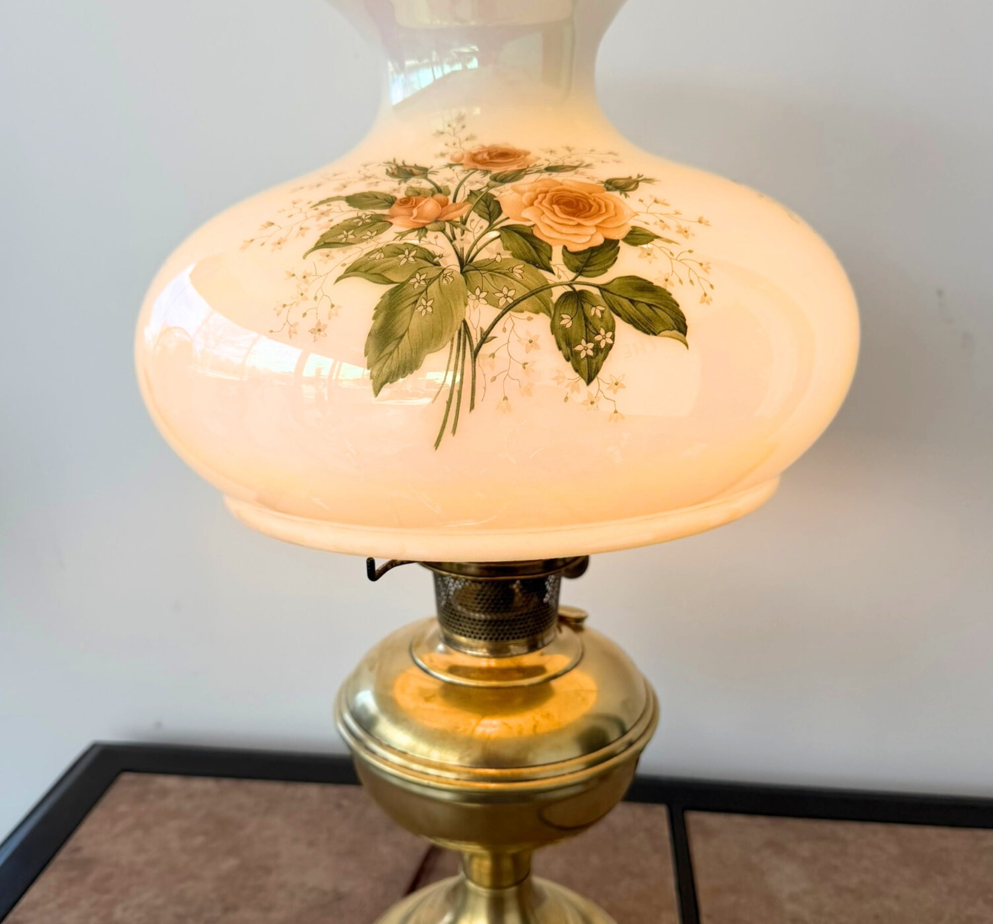 すぐ使えます　antique milk glass lamp アンティーク Aladdin 
