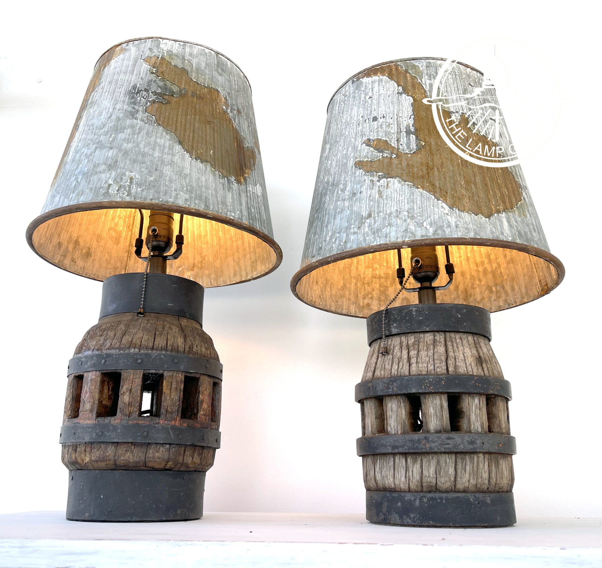 PAIR Rustic Antique Wooden Wagon Wheel Table Lamp